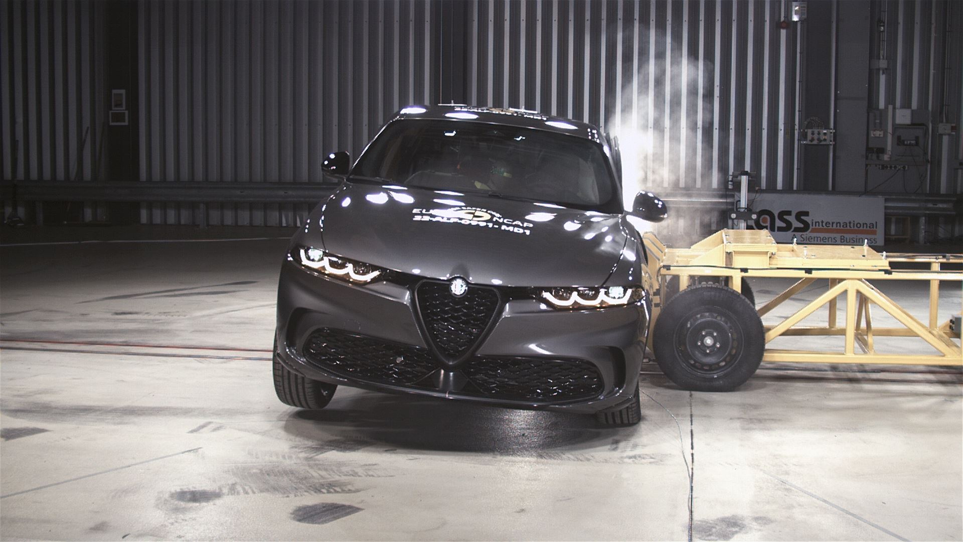 Alfa Romeo Tonale - Side Mobile Barrier test 2022