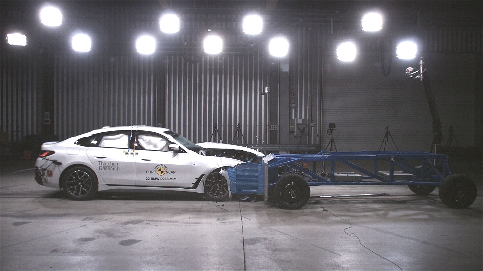 BMW i4 - Mobile Progressive Deformable Barrier test 2022