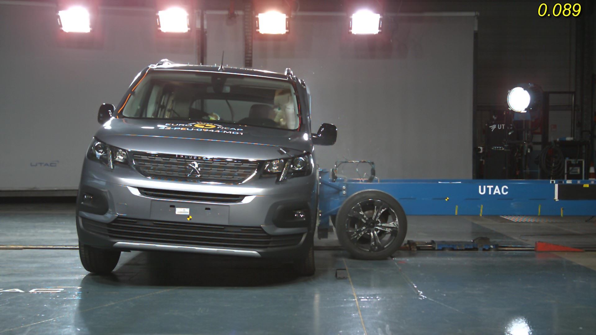 Peugeot e-Rifter - Side crash test 2018