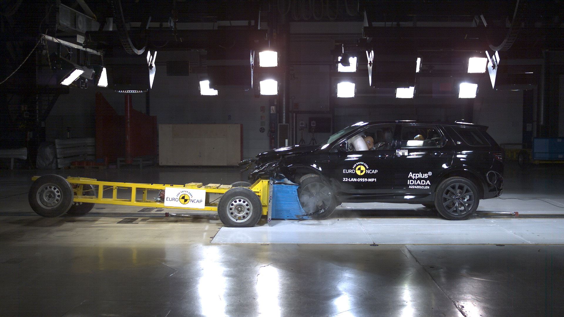 Land Rover Discovery Sport - Mobile Progressive Deformable Barrier test 2022