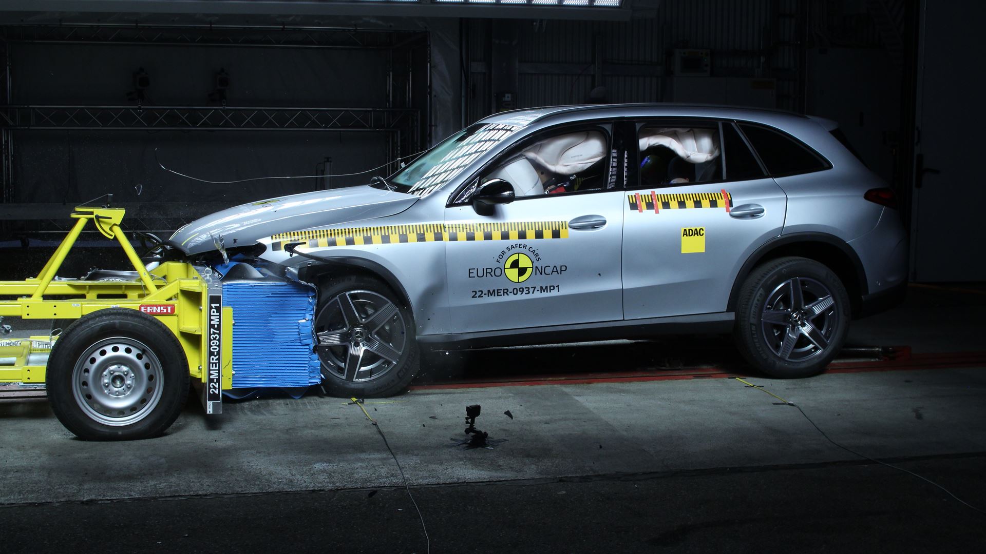 Mercedes-Benz GLC - Mobile Progressive Deformable Barrier test 2022
