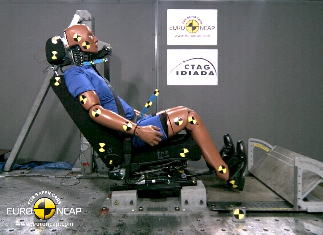 BMW X3 - Whiplash crash test