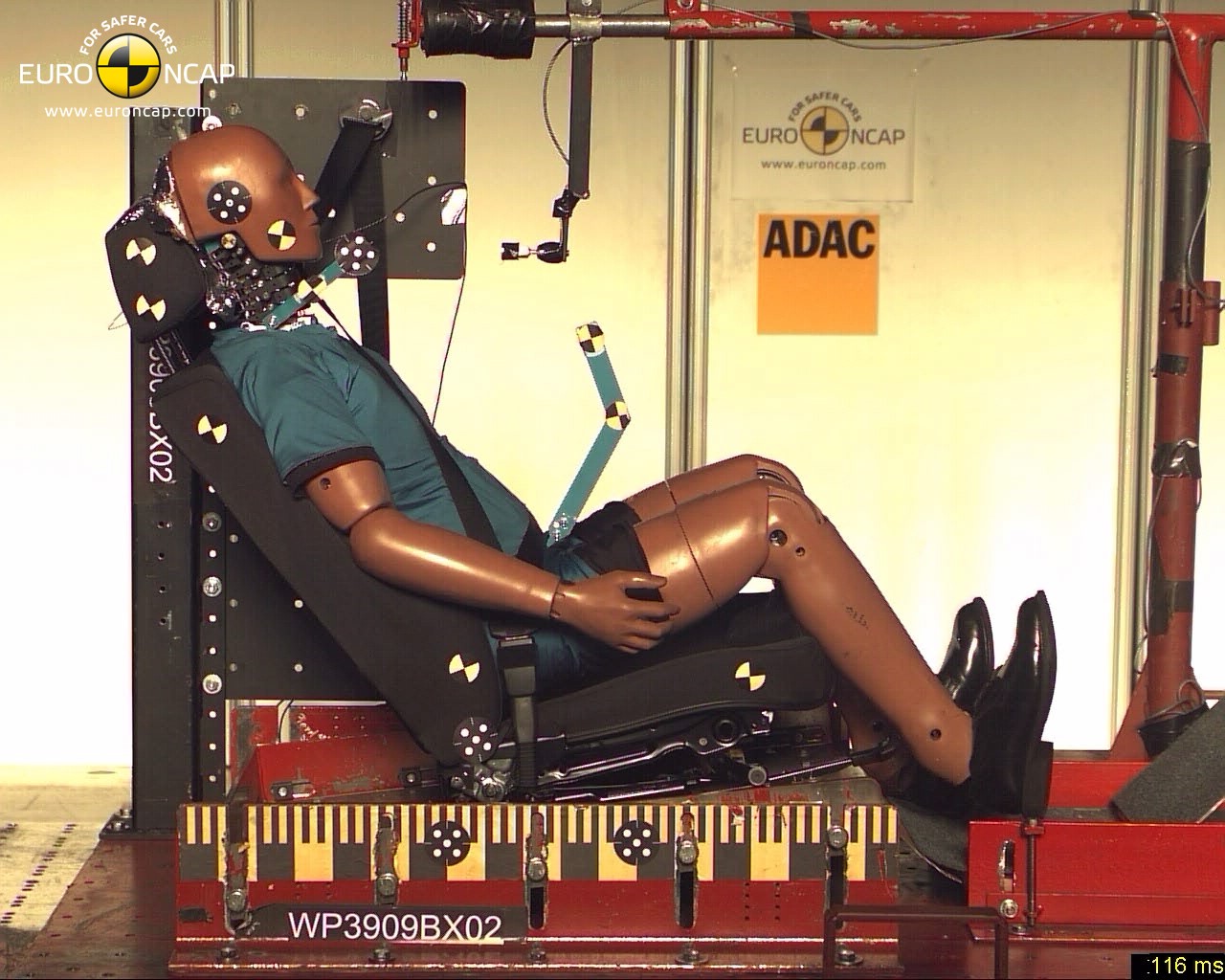 BMW X1 – Whiplash crash test