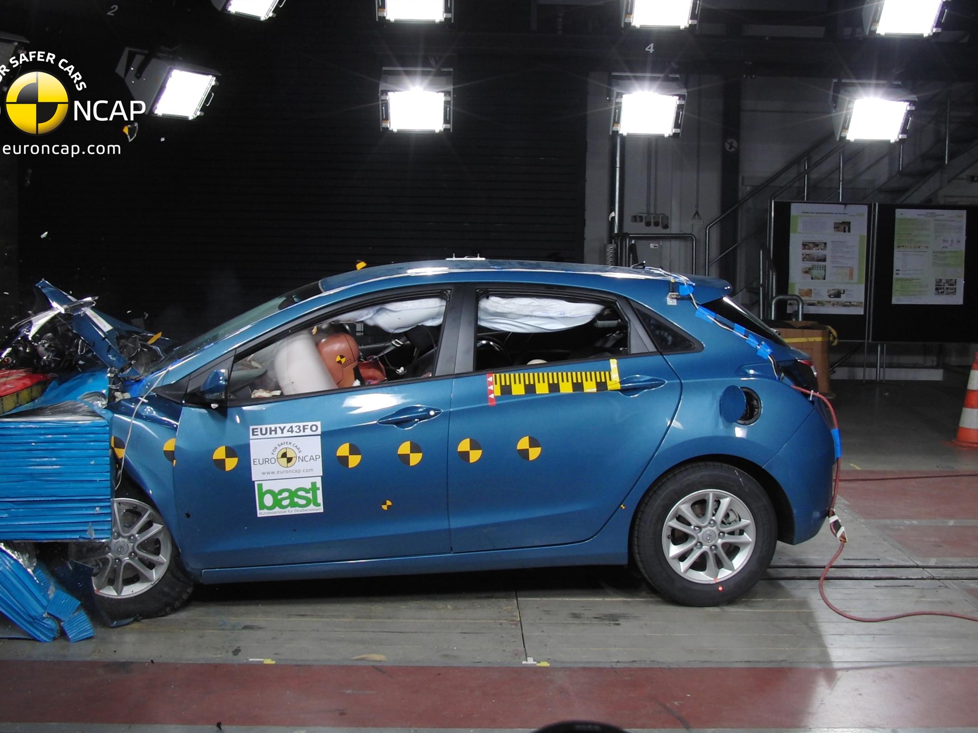 Hyundai i30– Front crash test