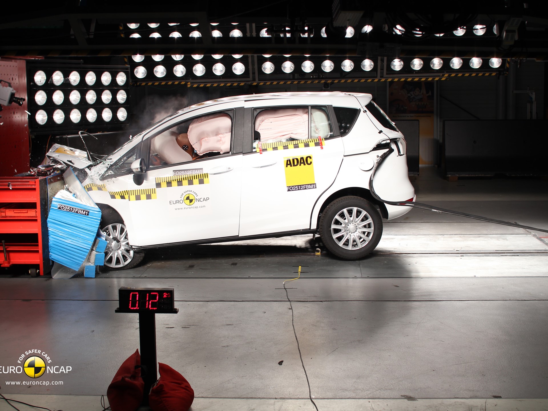 Ford B MAX – Front crash test