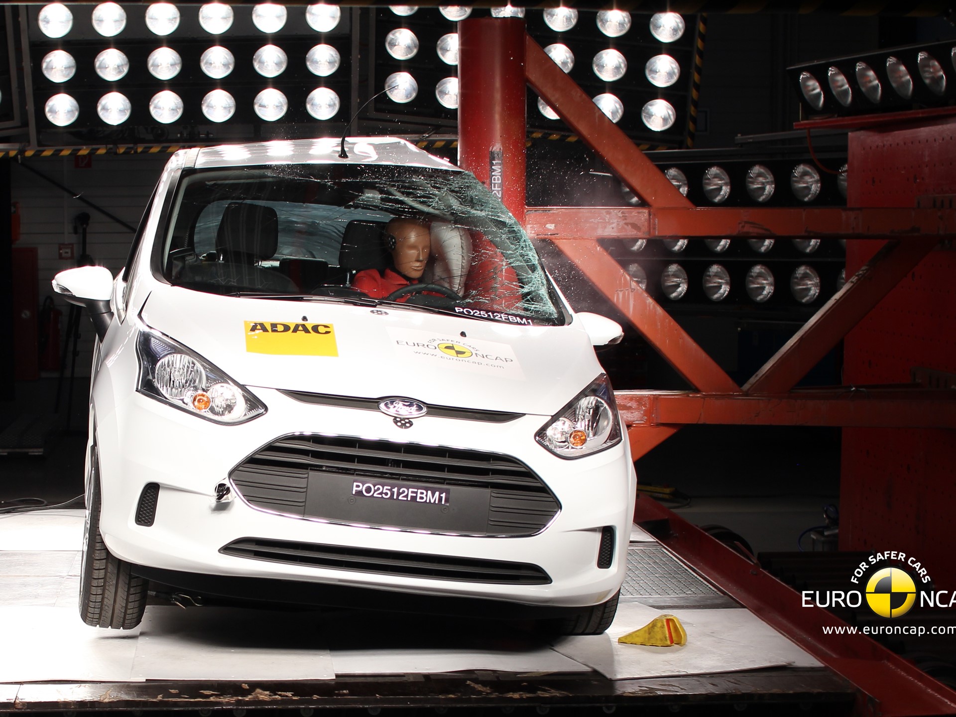 Ford B MAX – Pole crash test