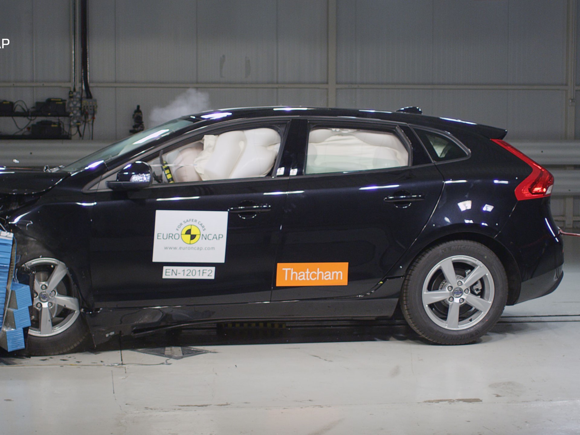 Volvo V40 – Front crash test