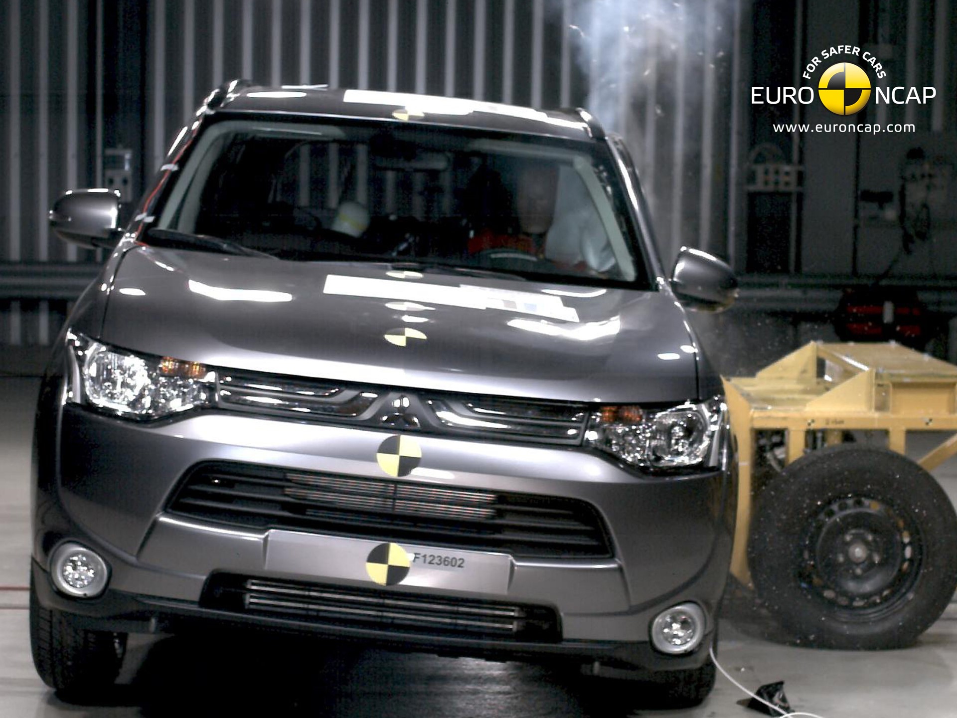 Mitsubishi Outlander Side crash test 2012