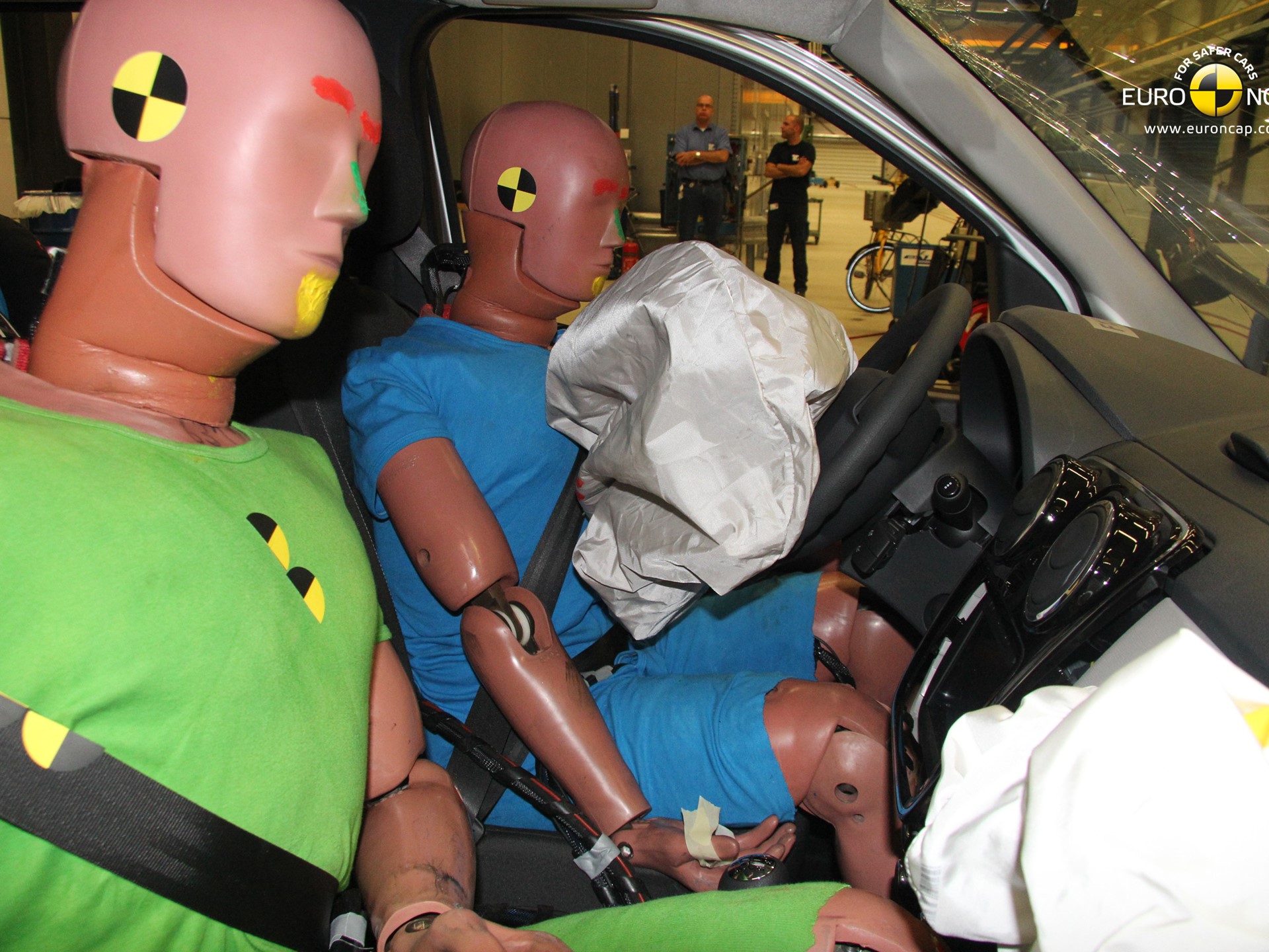 Dacia Lodgy Frontal crash test 2012 - Driver