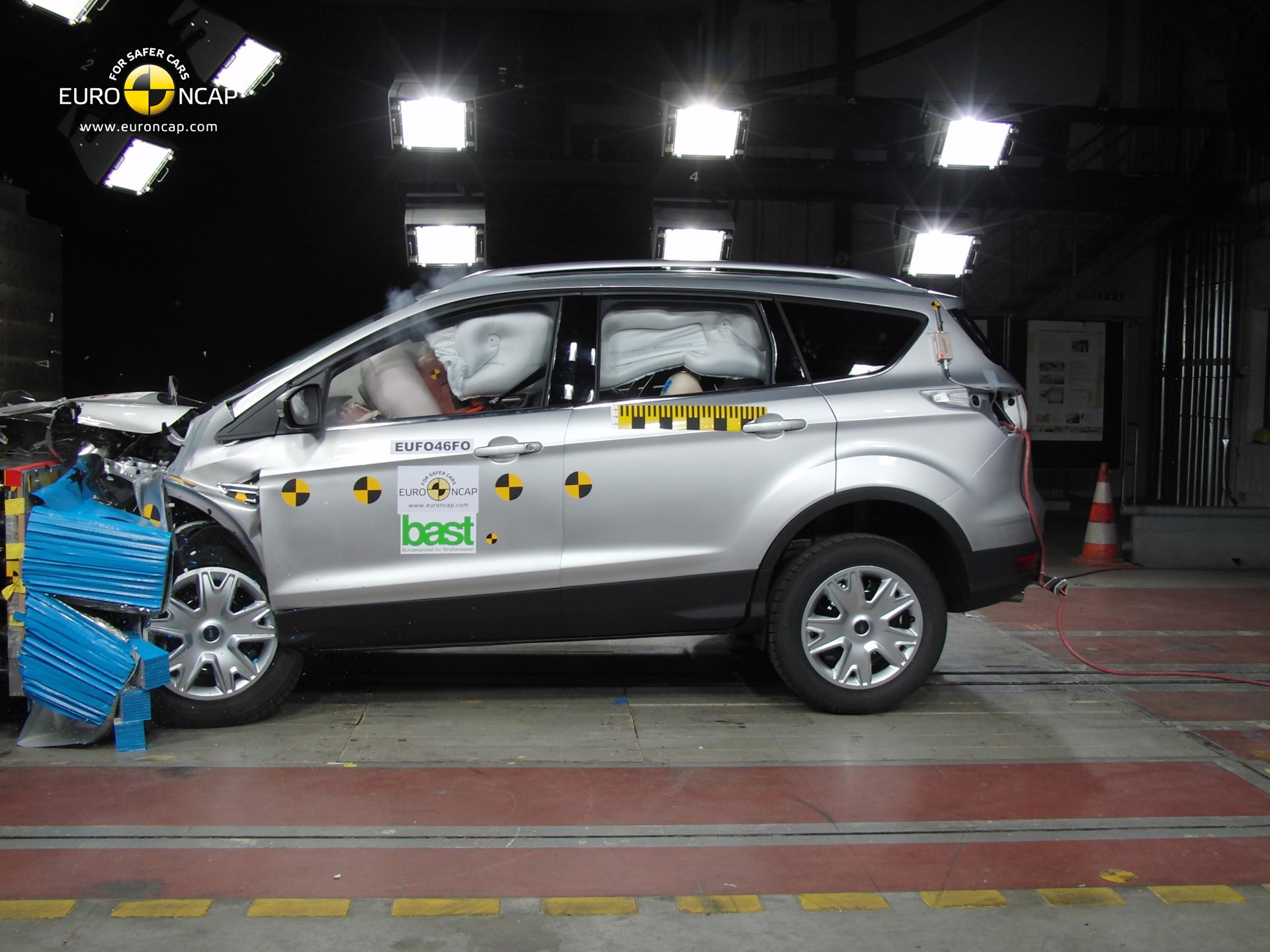 Ford Kuga Frontal crash test 2012