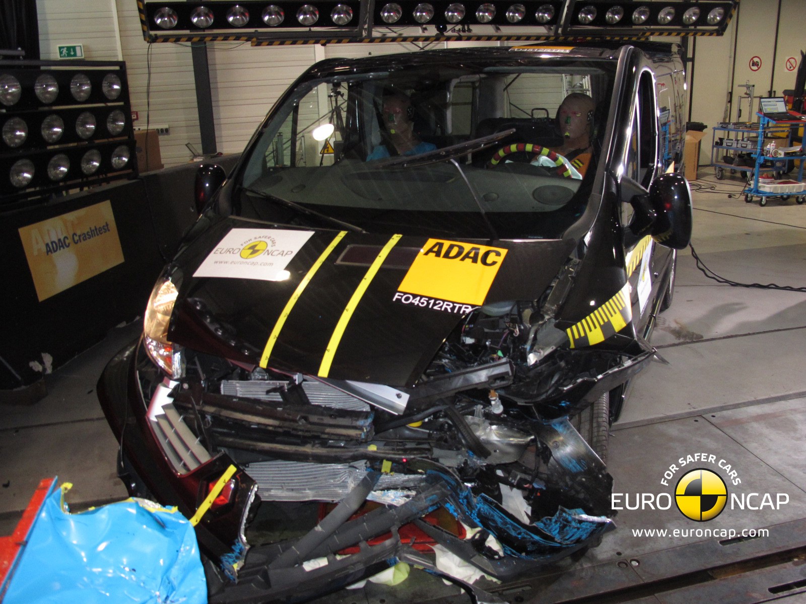 Renault Trafic  - Frontal crash 2012 - after crash