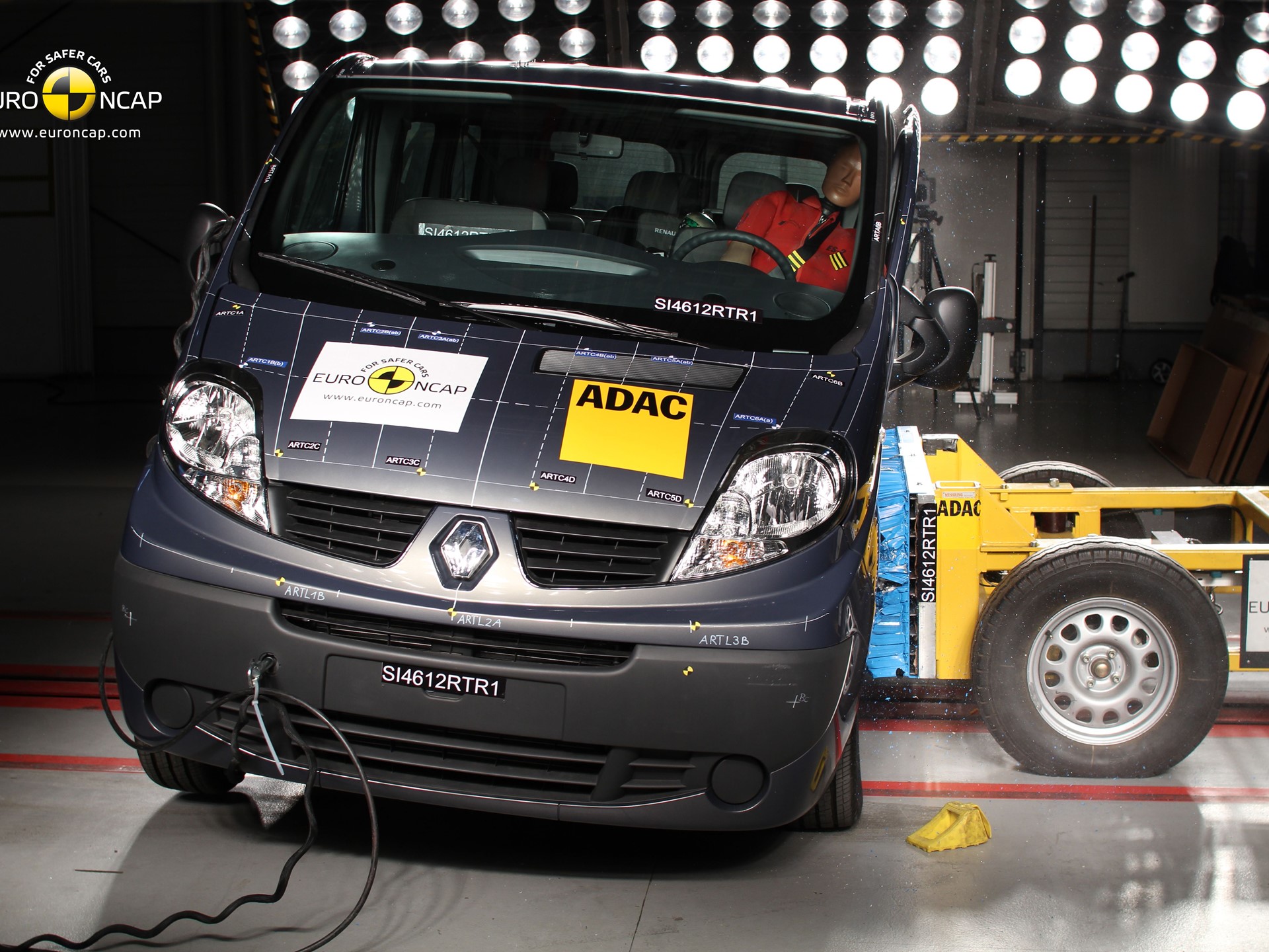 Renault Trafic  -  Side crash test 2012 - after crash