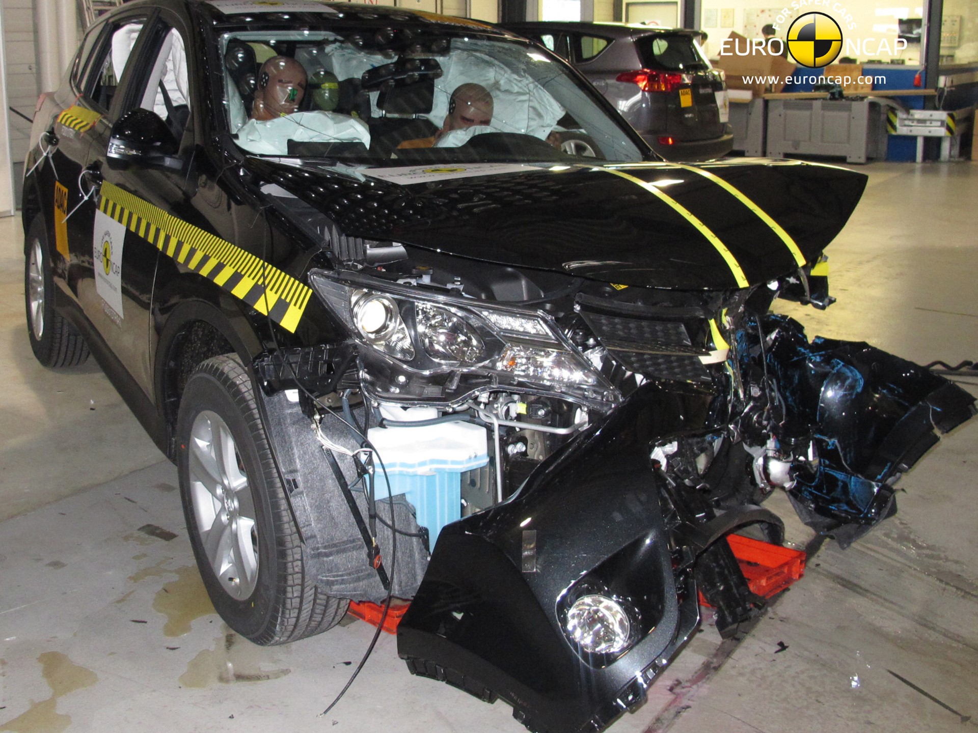 Toyota RAV4 - Frontal crash test 2013 - after crash