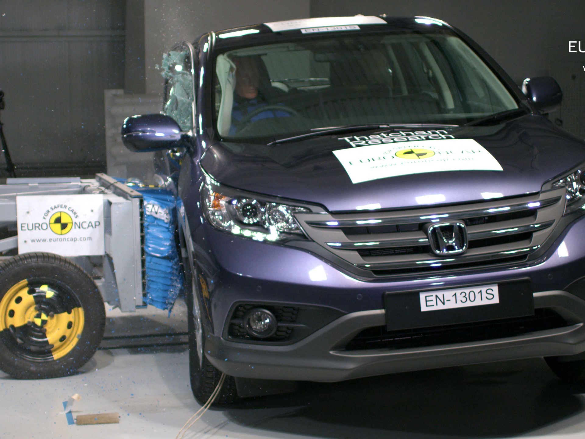 Honda CR-V -Side crash test 2013