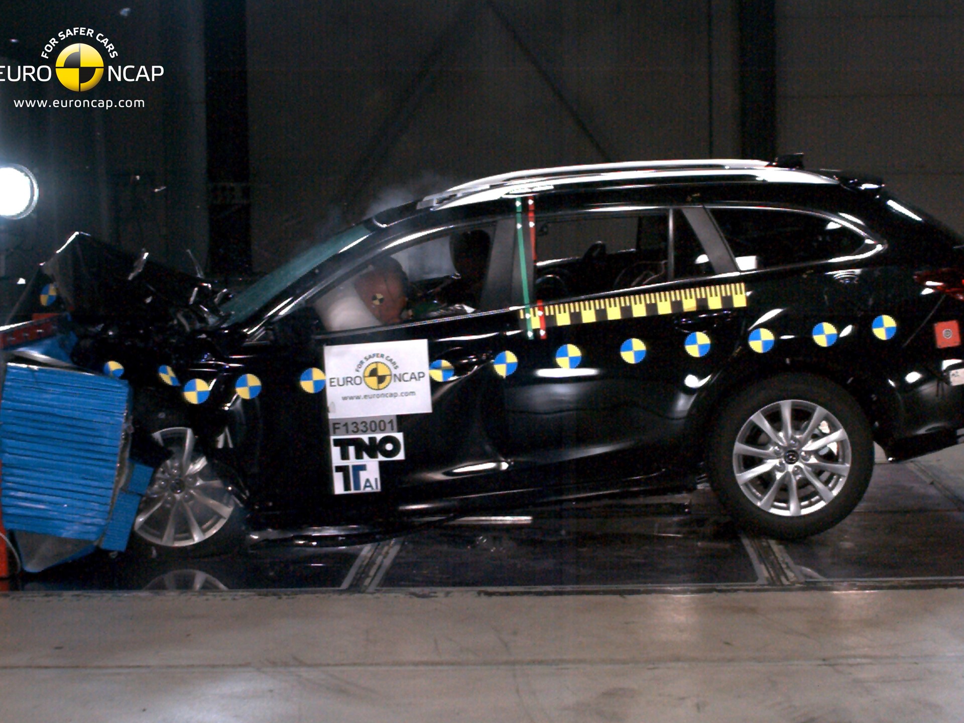 Mazda 6 - Frontal crash test 2013