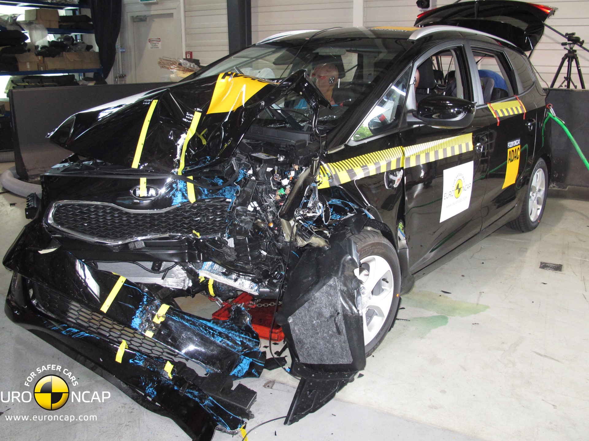 Kia Carens - Frontal crash test 2013 - after crash