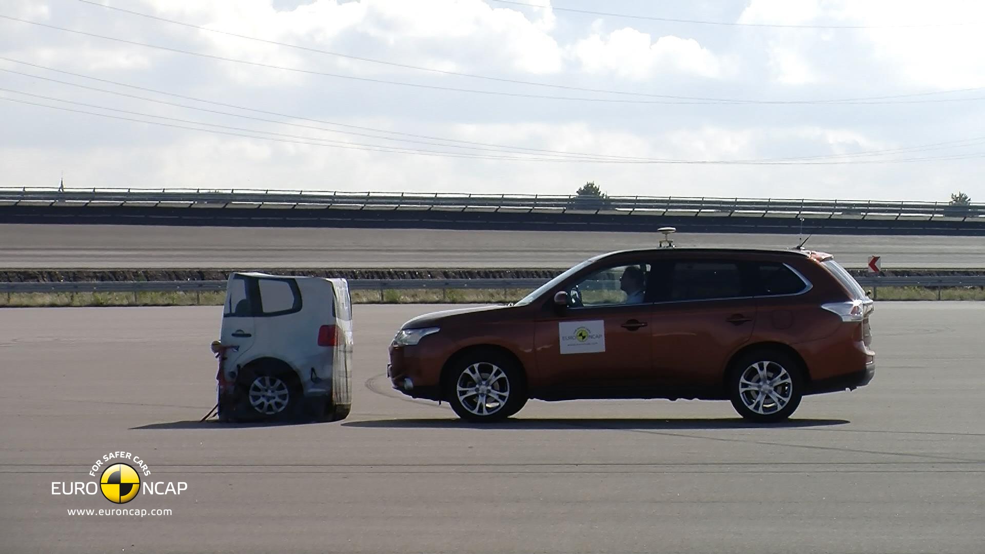 Mitsubishi Outlander - AEB Tests 2013