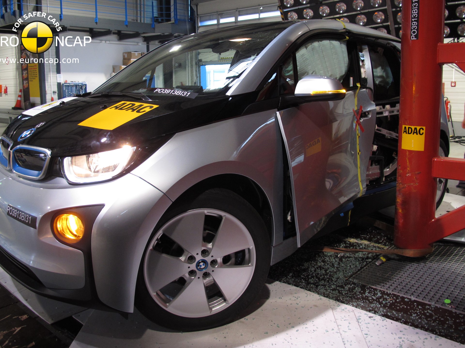 BMW i3 - Pole crash test 2013 - after crash