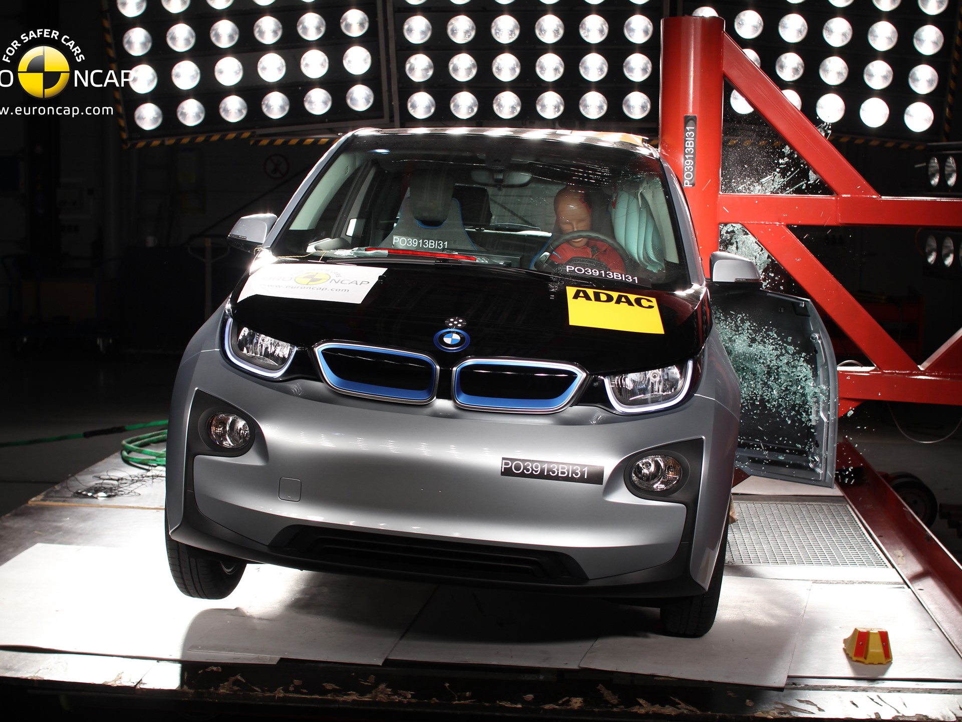 BMW i3 - Pole crash test 2013