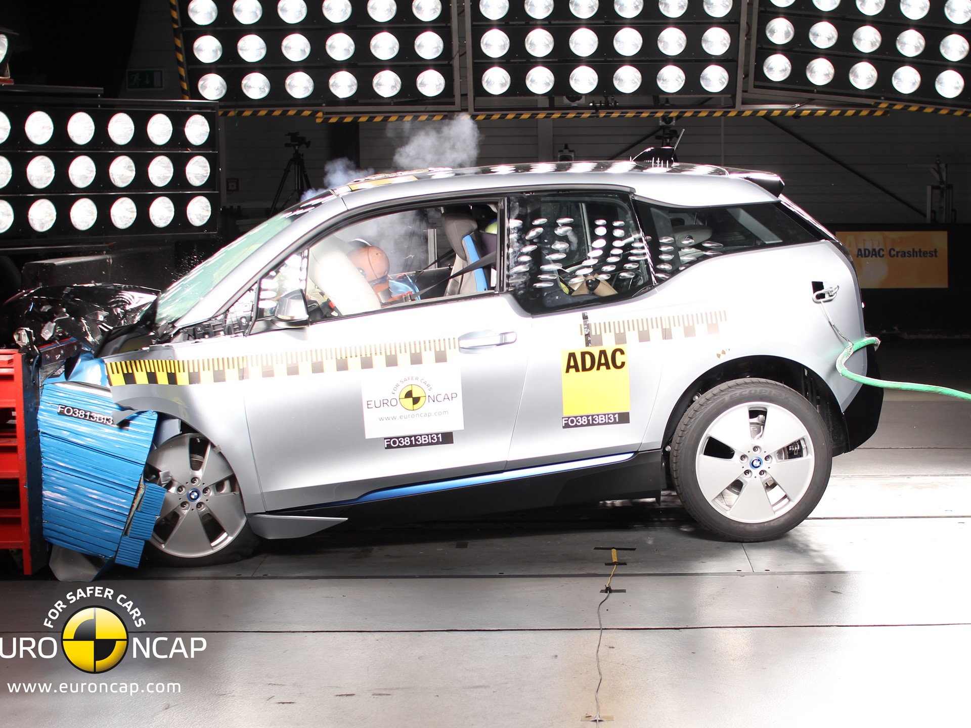 BMW i3  - Frontal crash test 2013