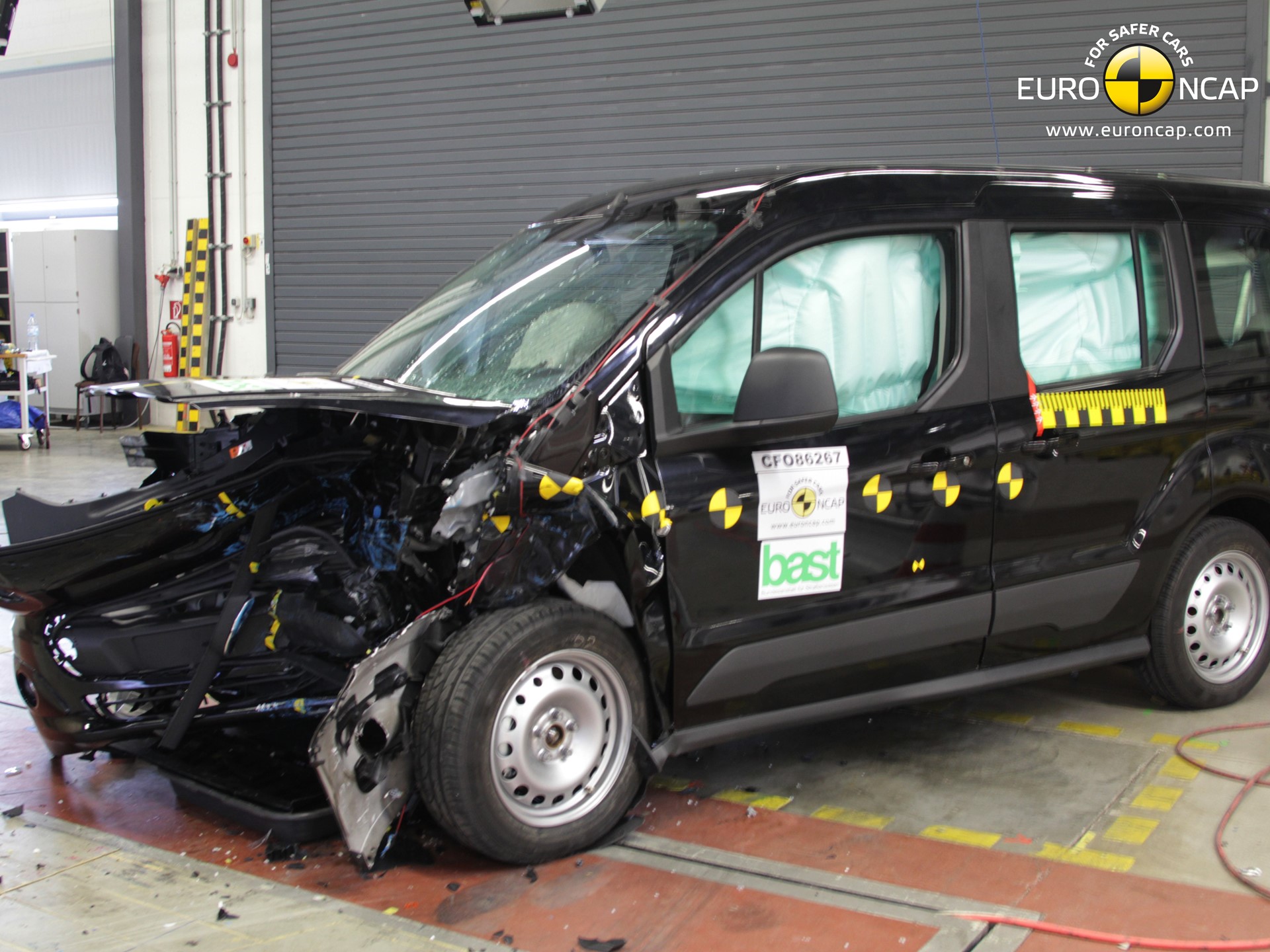 Ford Tourneo Connect - Frontal crash test 2013 - after crash