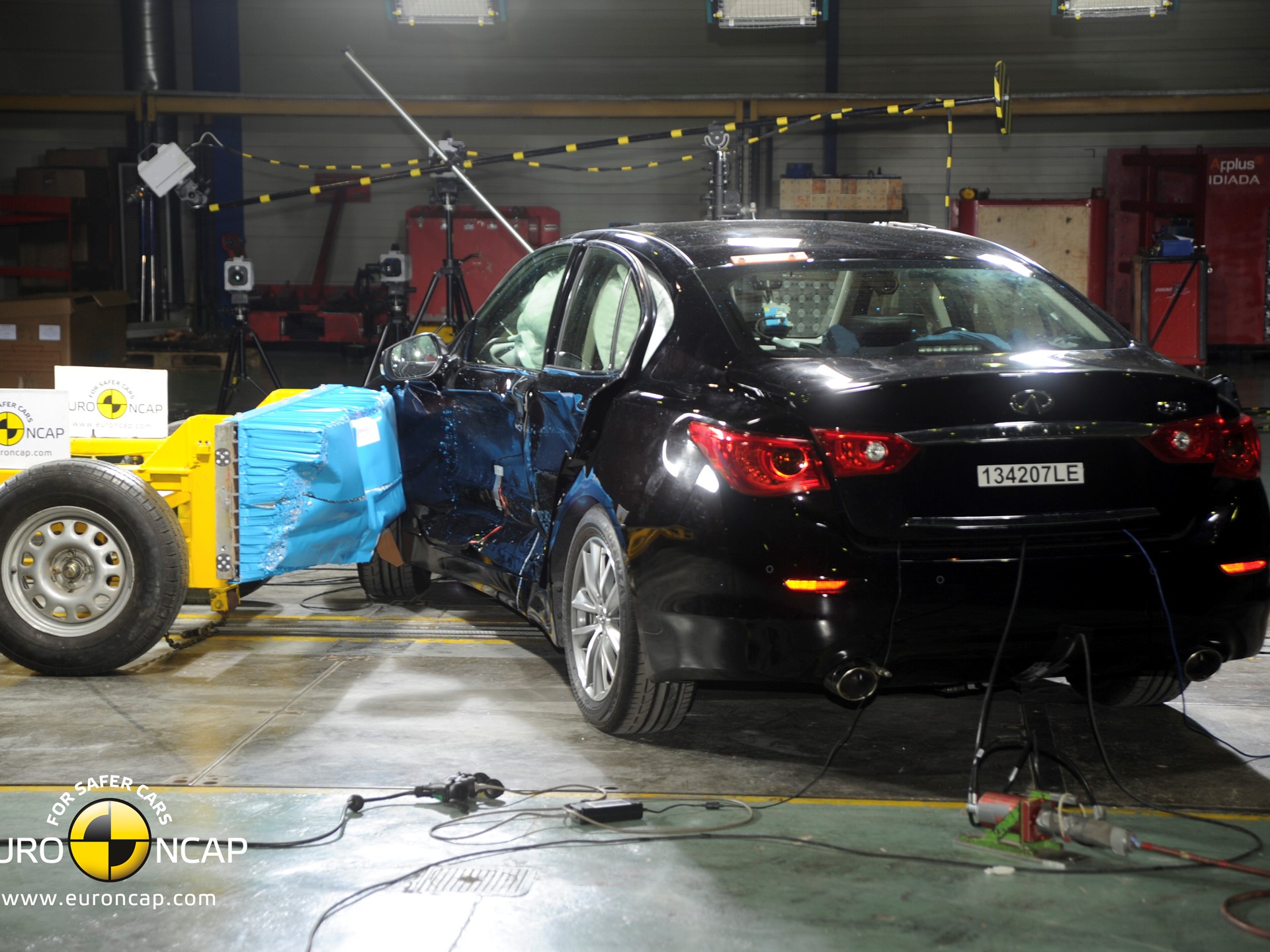 Infiniti Q50 - Side crash test 2013 - after crash