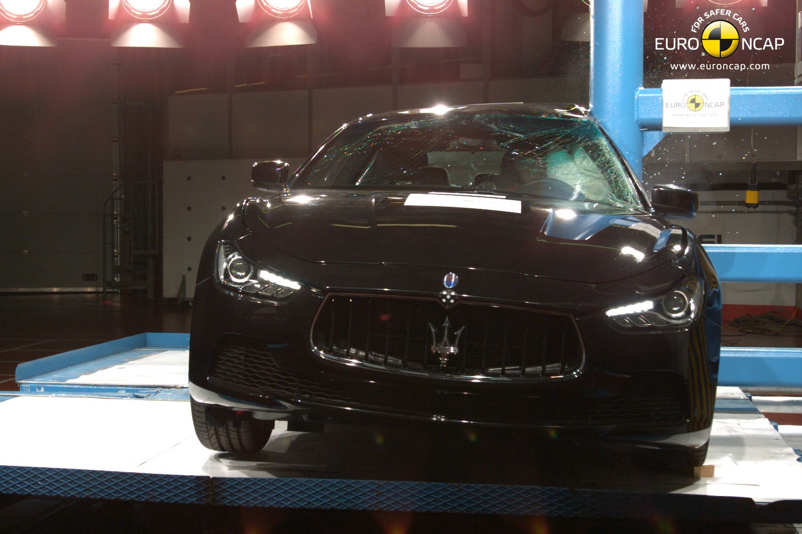 Maserati Ghibli - Pole crash test 2013