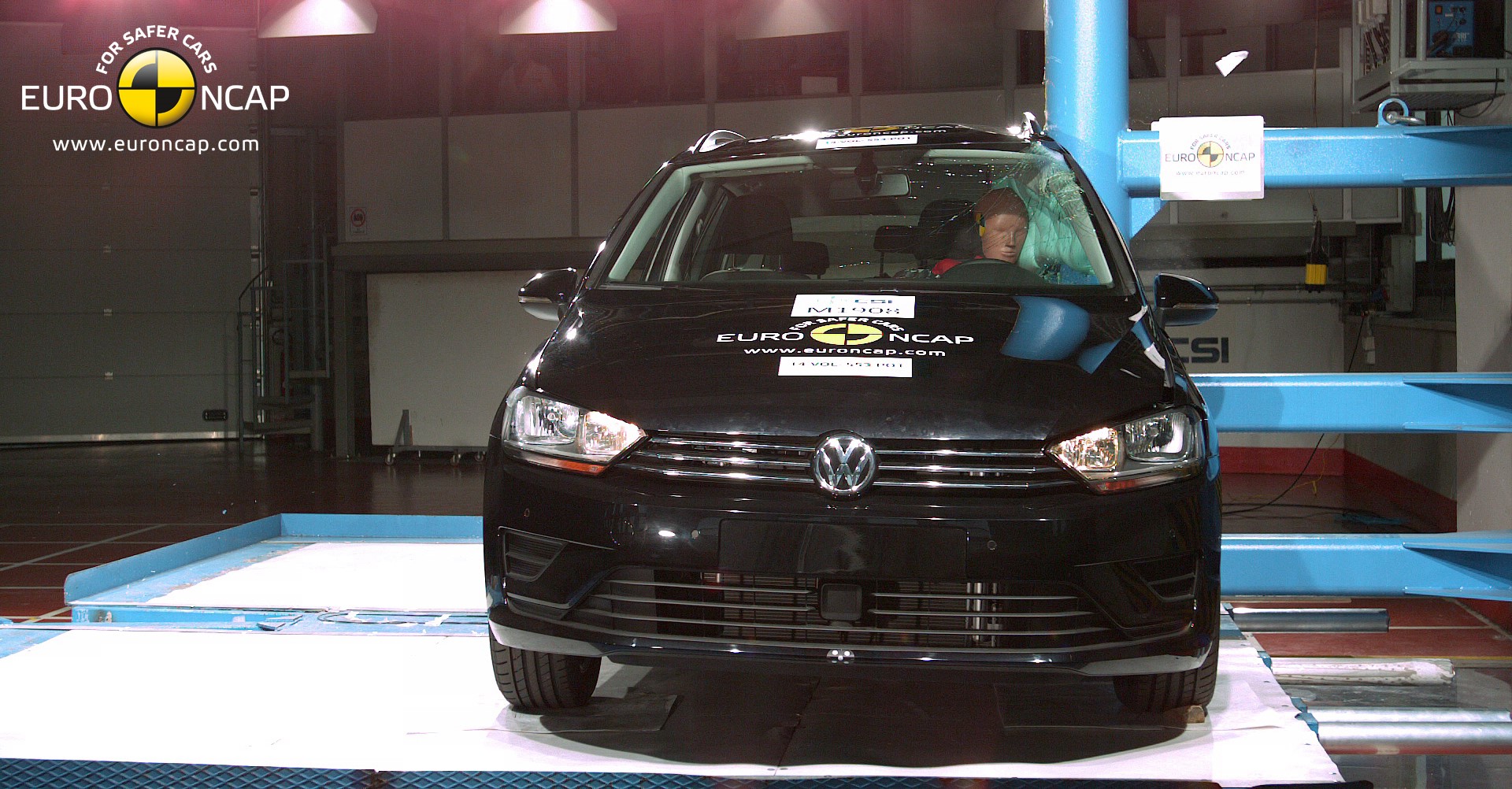 VW Golf Sportsvan - Pole crash test 2014