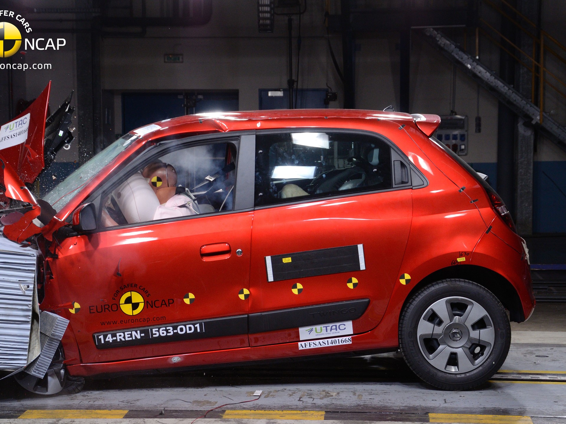 Renault Twingo  - Frontal crash test 2014