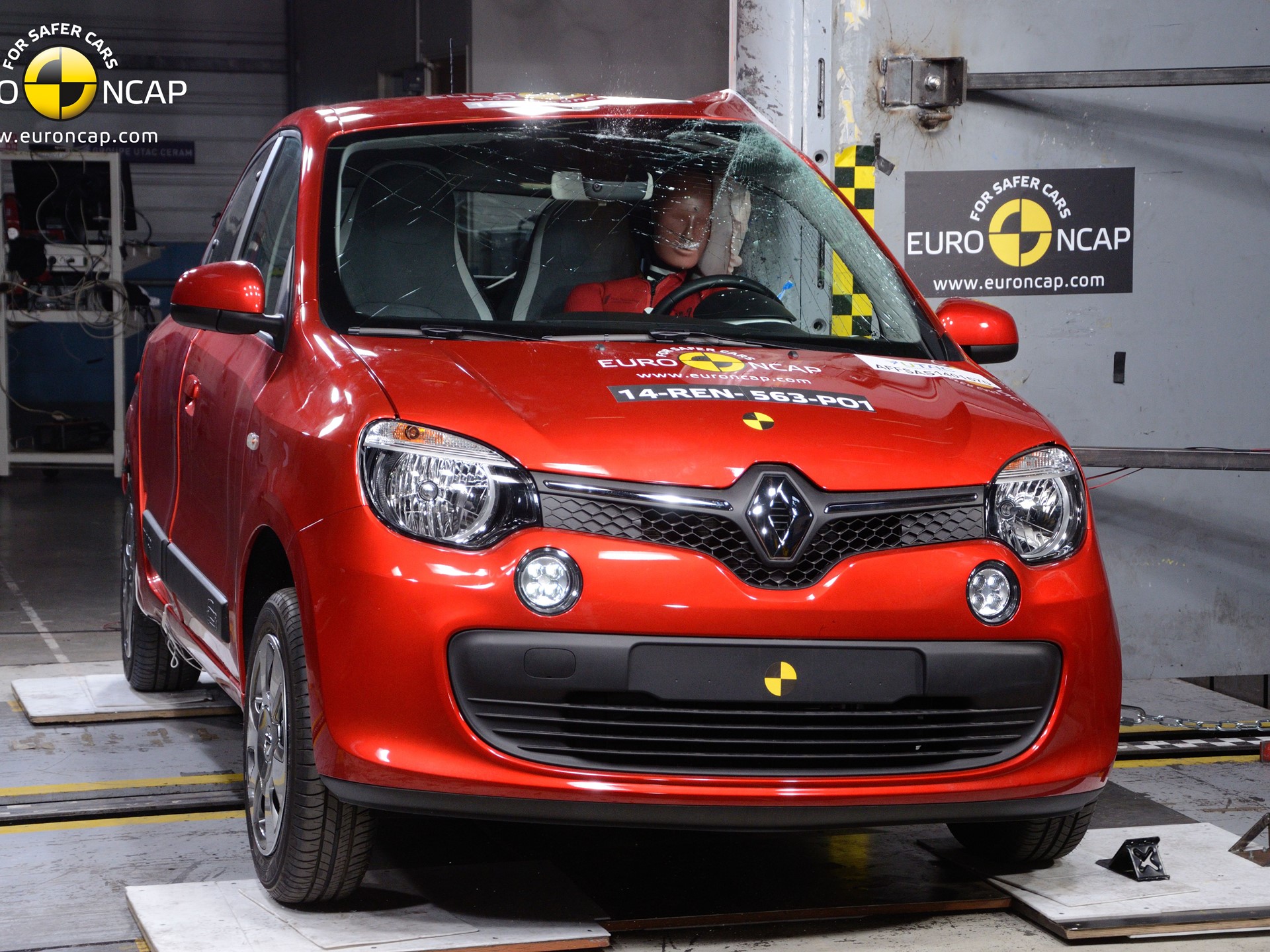 Renault Twingo - Pole crash test 2014