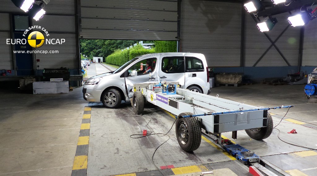 Citroën Berlingo  - Side crash test 2014 - After Crash