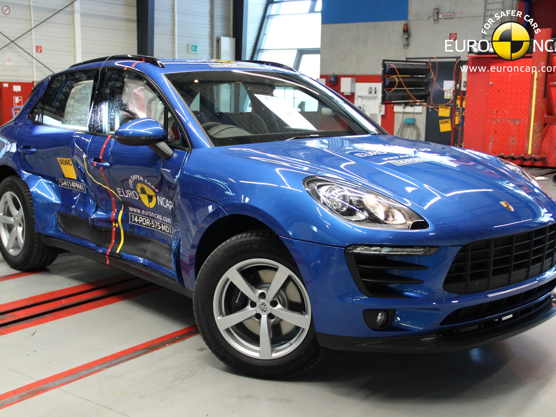 Porsche Macan  - Side crash test 2014