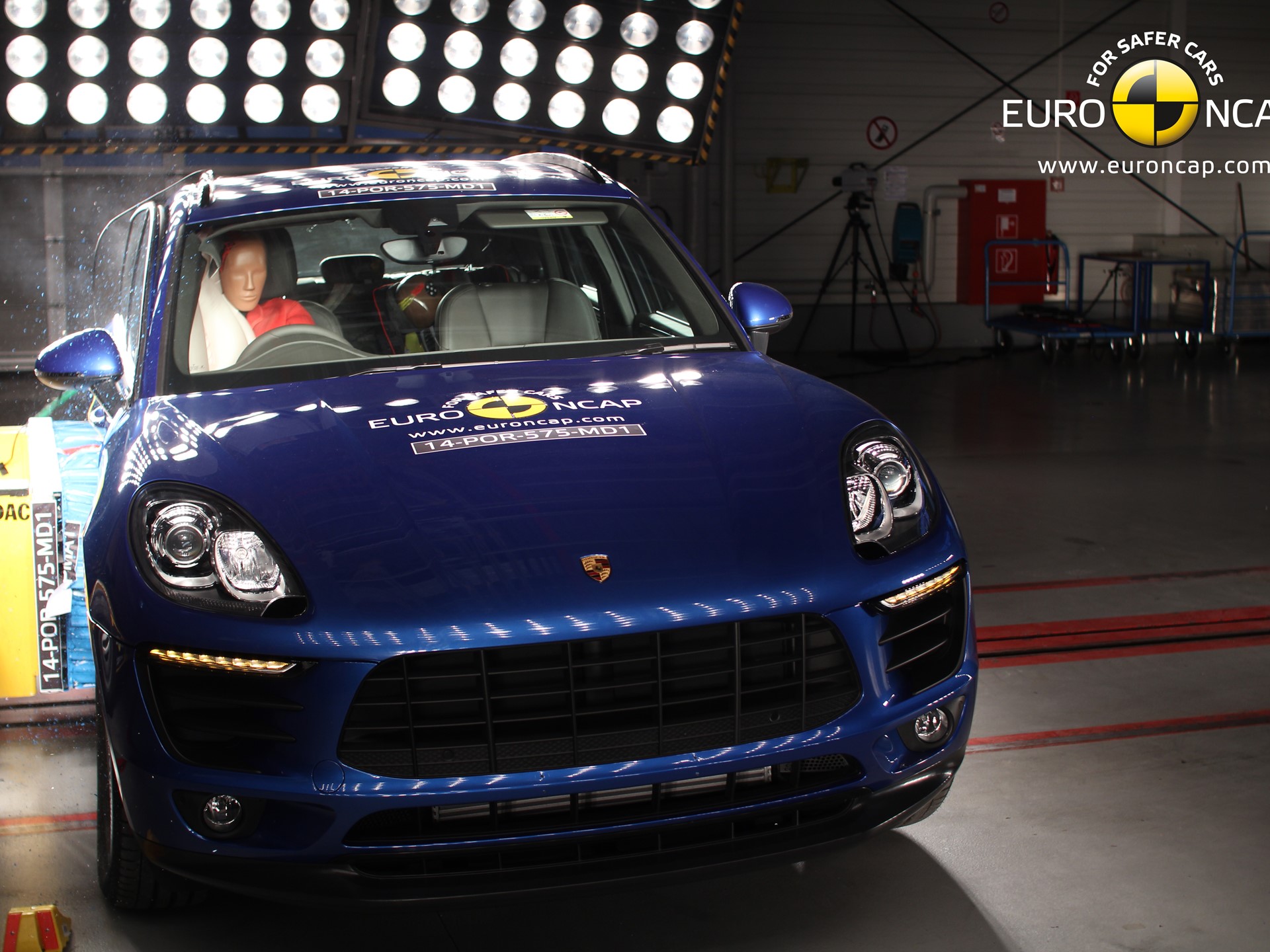 Porsche Macan  - Side crash test 2014