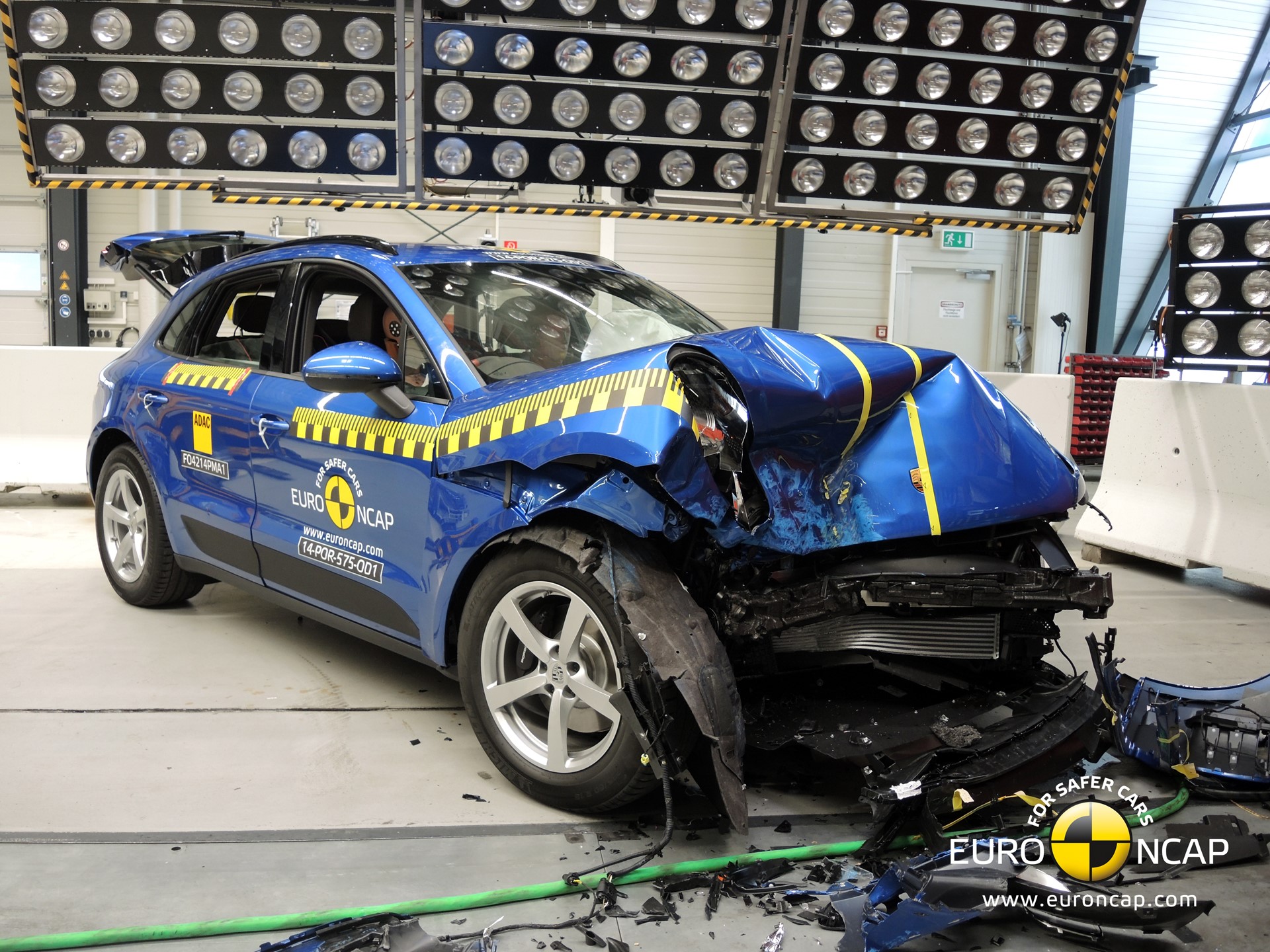 Porsche Macan - Frontal crash test 2014 - after crash