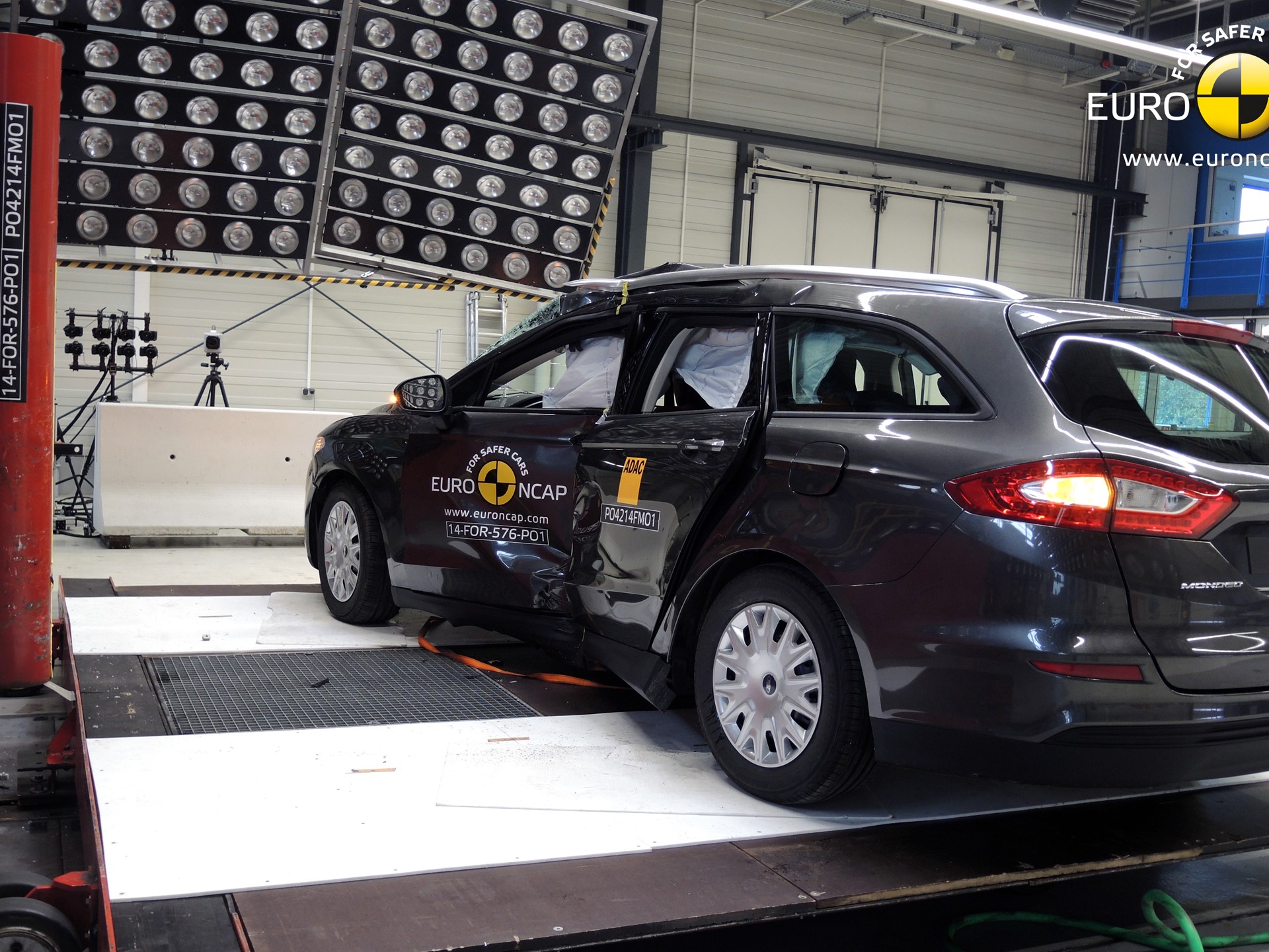 Ford Mondeo  - Pole crash test 2014 - after crash