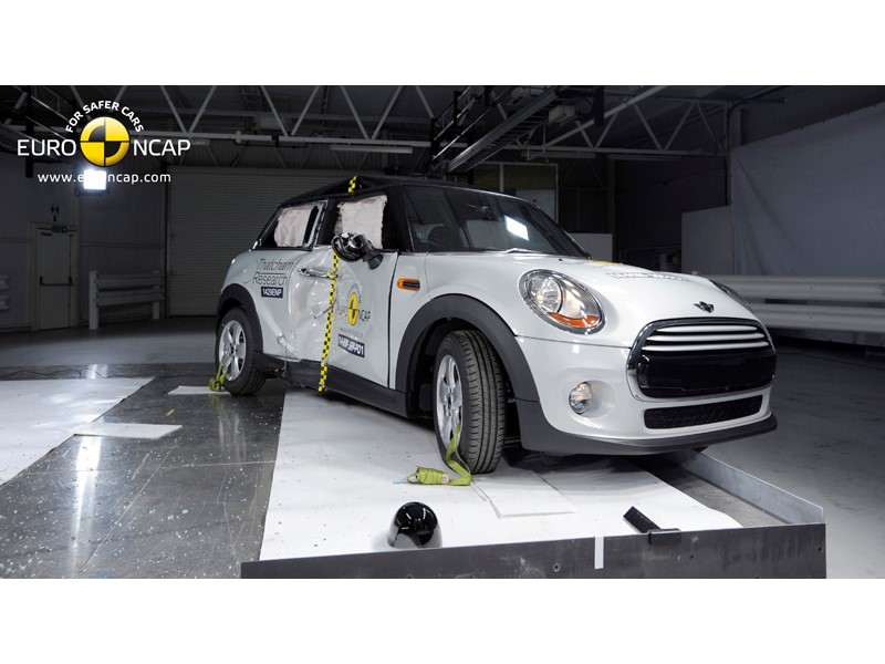 MINI Cooper  - Pole crash test 2014 - after crash