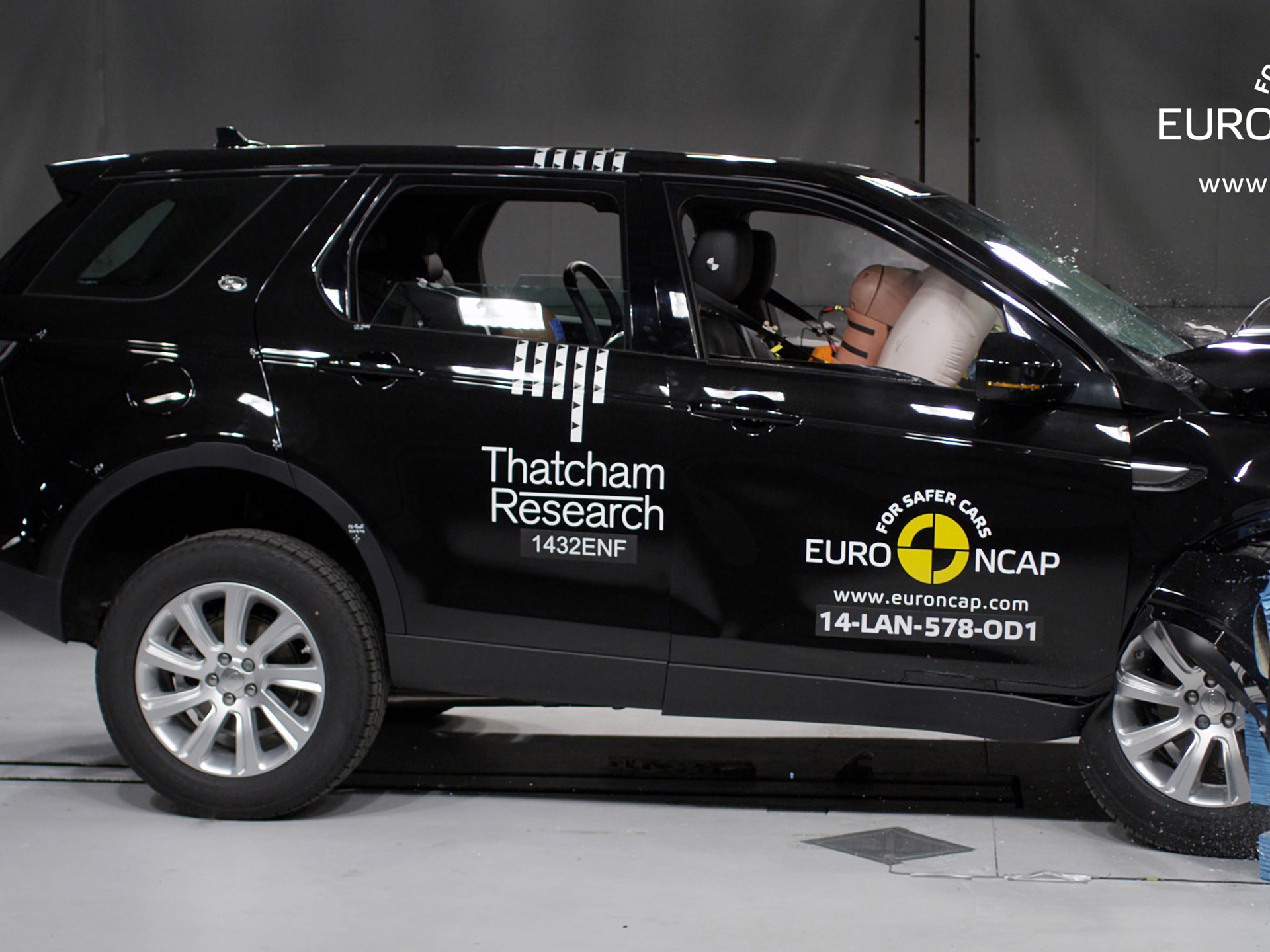 Land Rover Discovery Sport  - Frontal crash test 2014