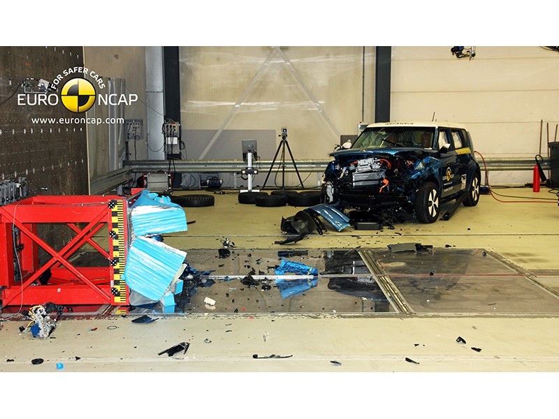 Kia Soul EV - Frontal crash test 2014 - after crash