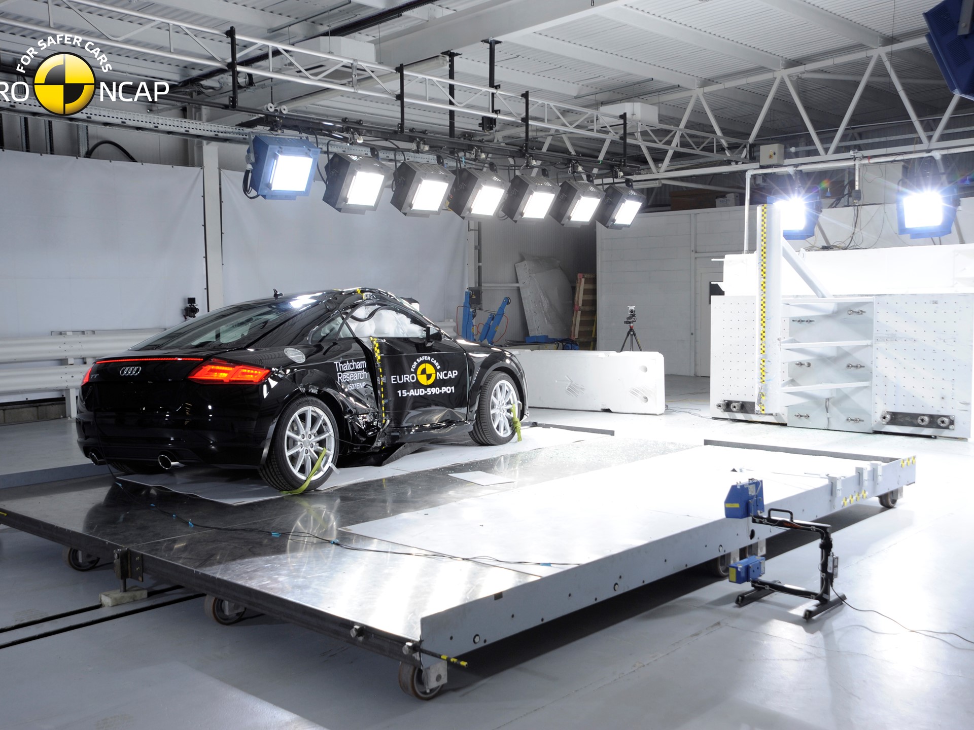 Audi TT  - Pole crash test 2015 - after crash