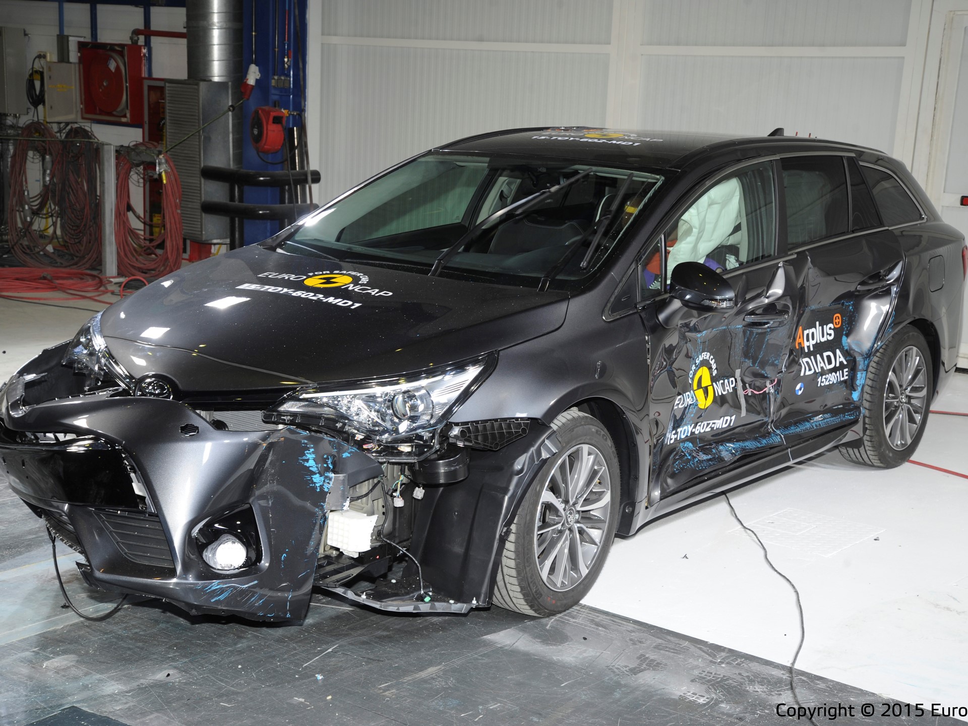 Toyota Avensis  - Side crash test 2015