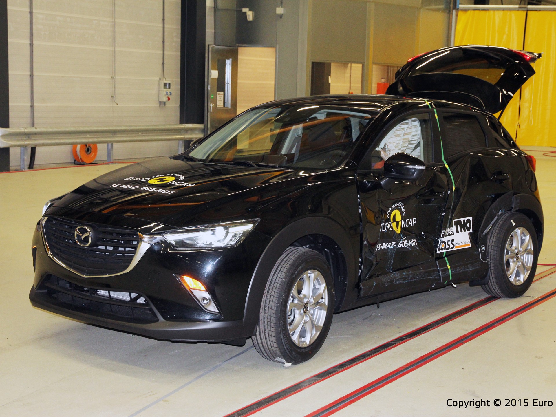 Mazda CX-3  - Side crash test 2015