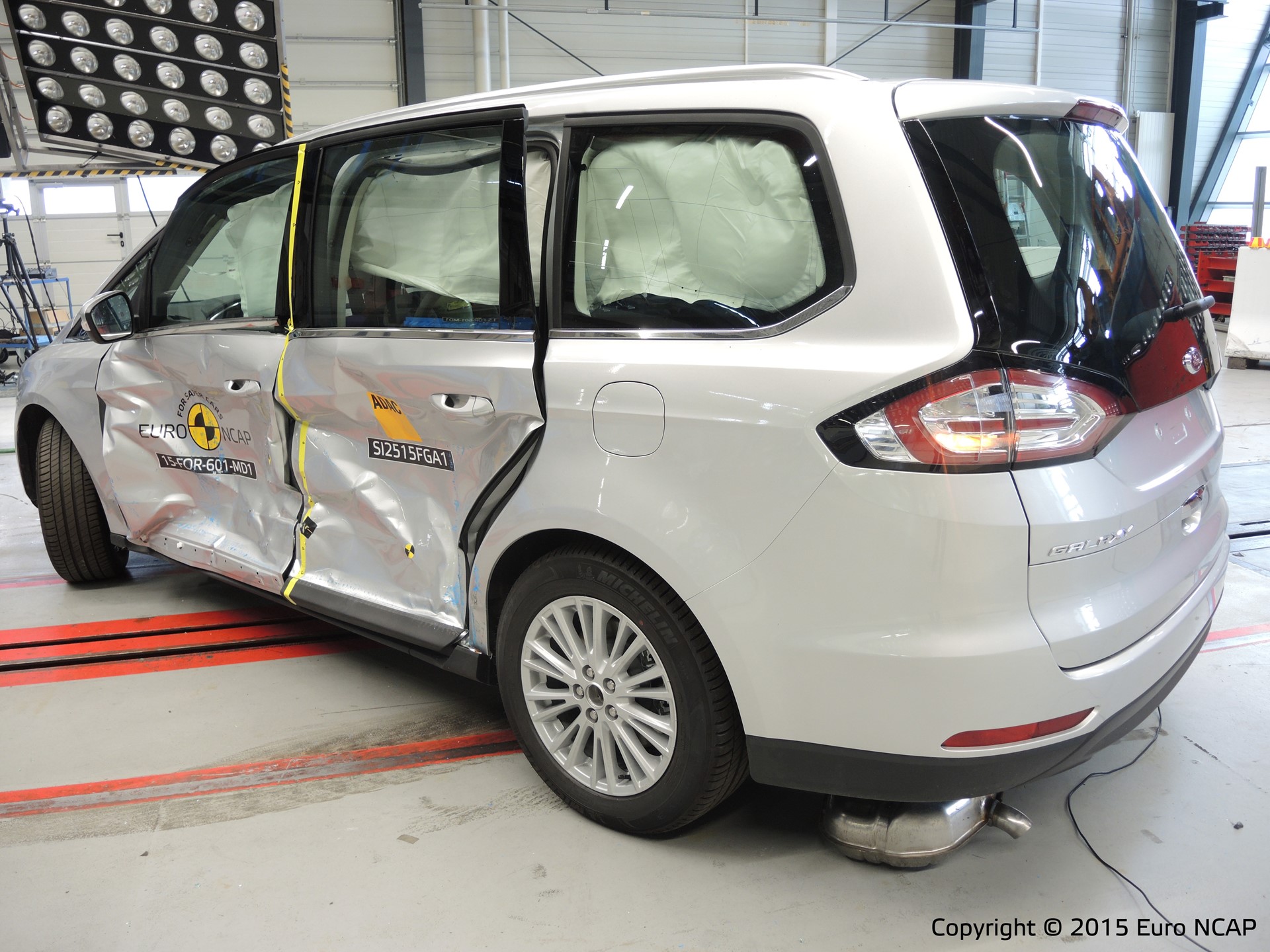 Ford Galaxy  - Side crash test 2015