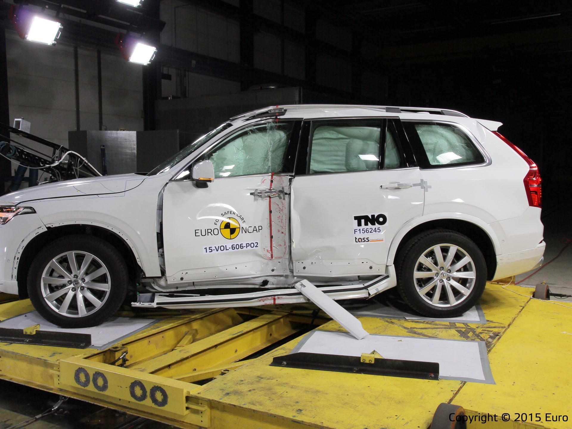Volvo XC90  - Pole crash test 2015 - after crash