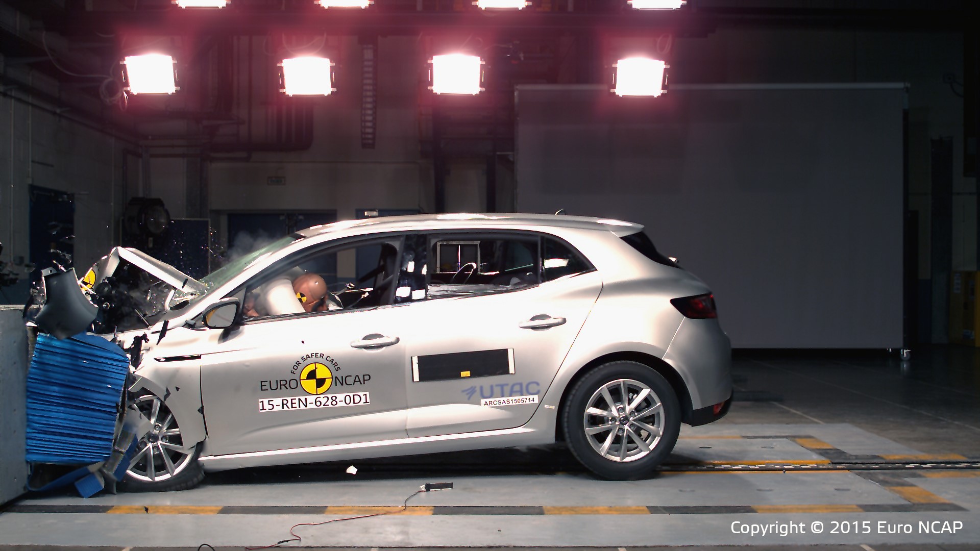 Renault Mégane  - Frontal Offset Impact test 2015