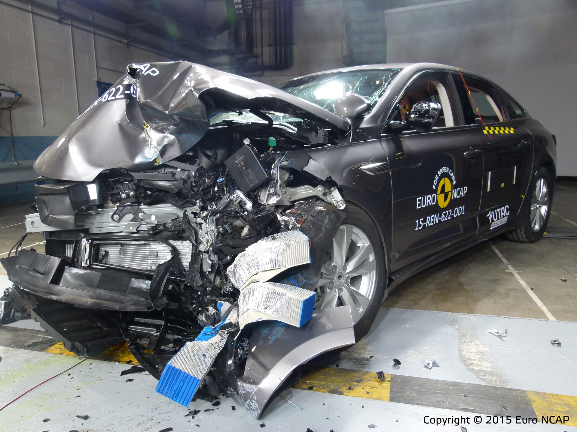 Renault Talisman - Frontal Offset Impact test 2015 - after crash
