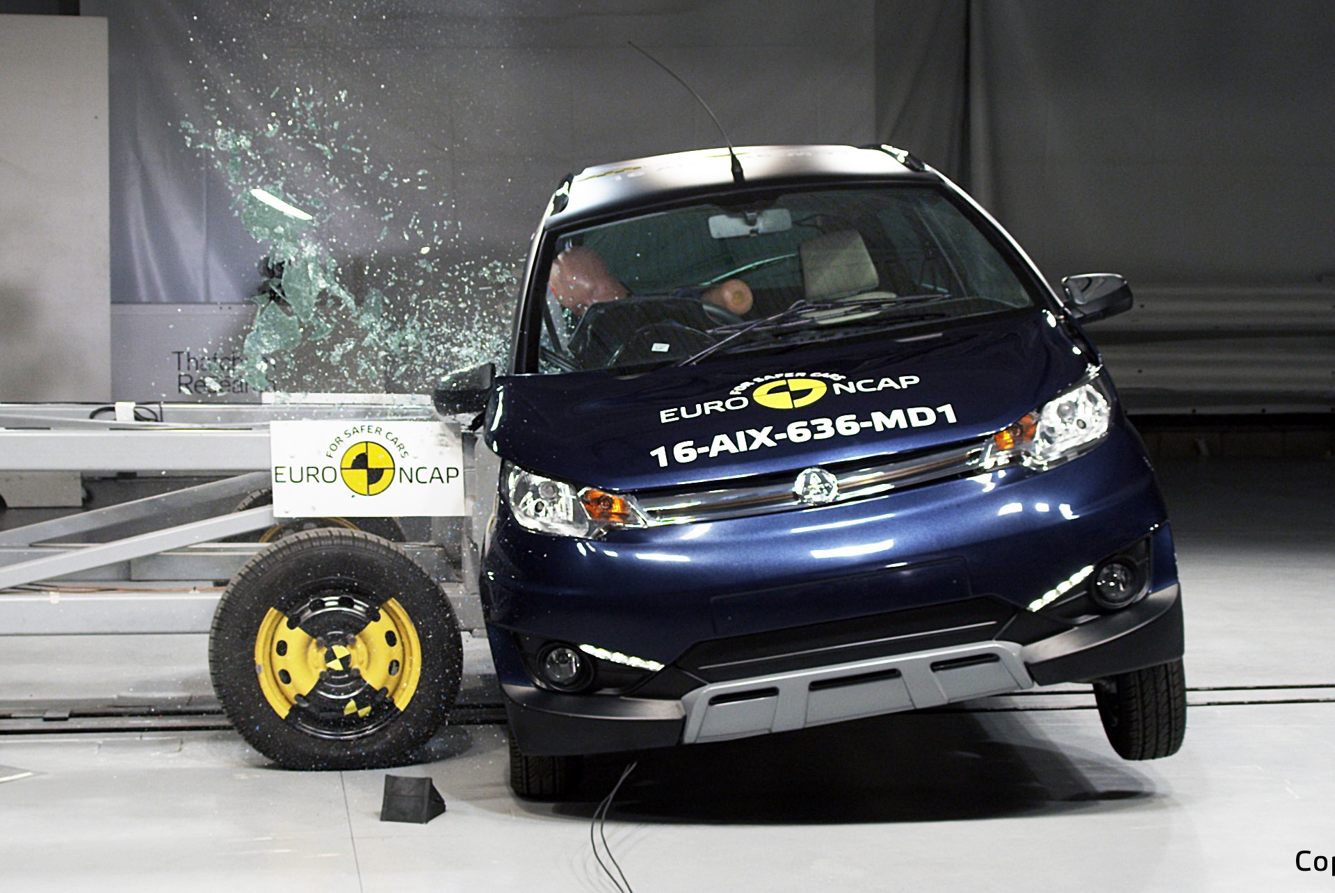 Aixam Crossover GTR - Side crash test 2016
