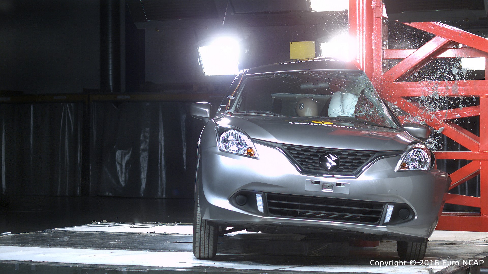 Suzuki Baleno - Pole crash test 2016