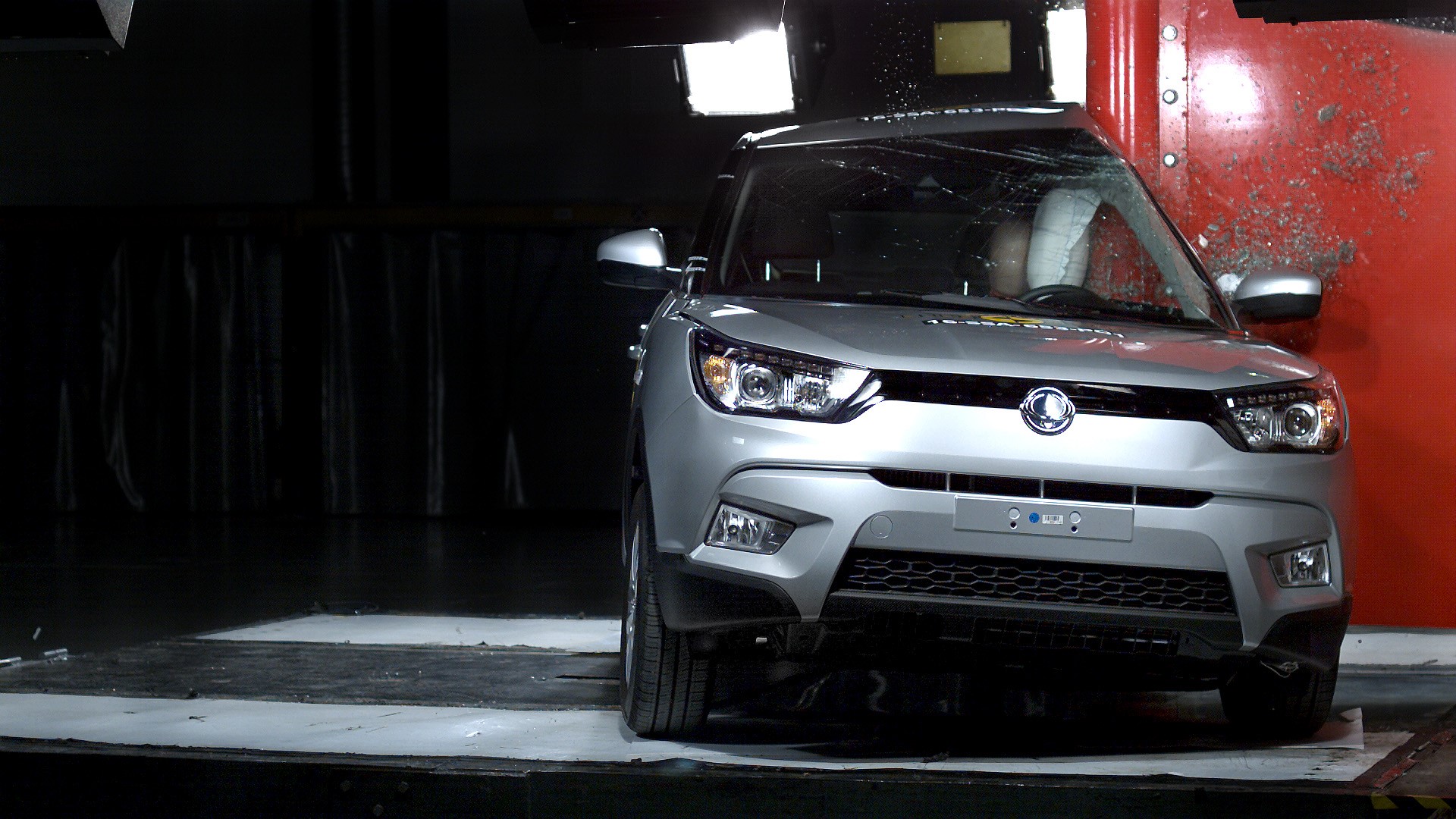 SsangYong Tivoli - Pole crash test 2016