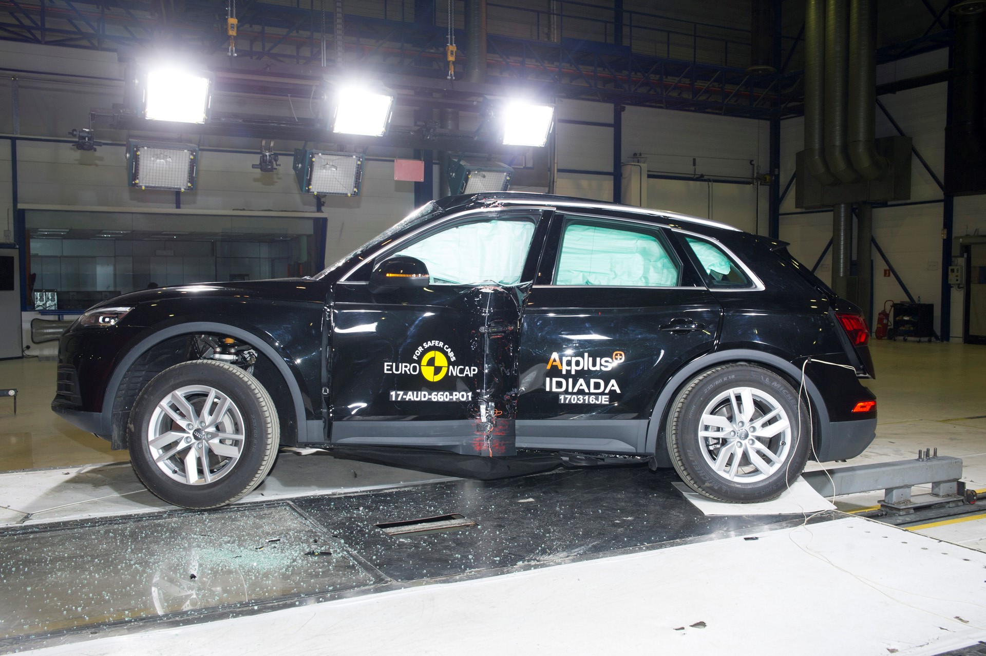 Audi Q5 - Pole crash test 2017 - after crash