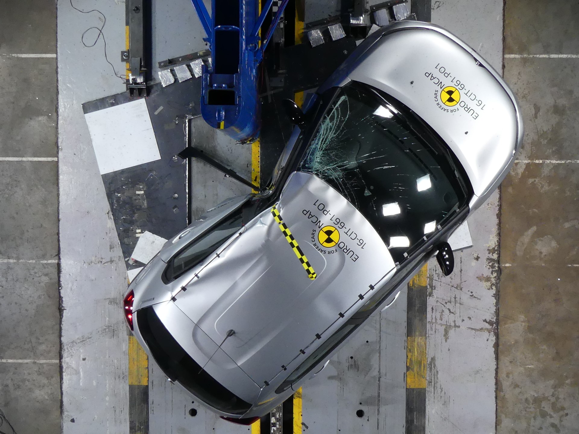 Citroën C3 - Pole crash test 2017 - after crash